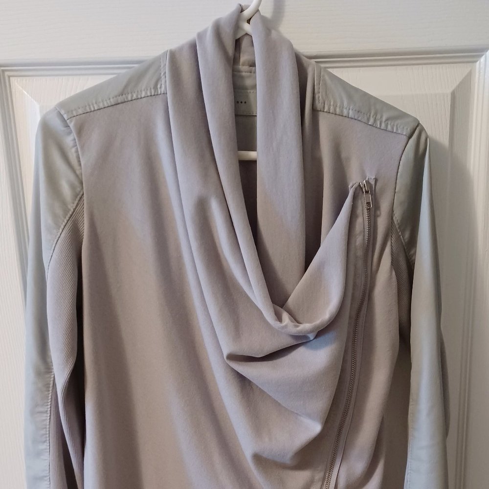 BLANKNYC Mixed Material Moto Waterfall Vegan Leather Jacket in Light Gray Small